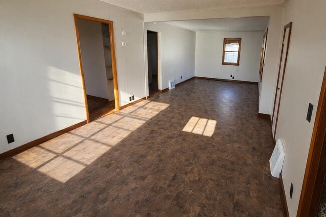 Building Photo - 117 3rd Ave