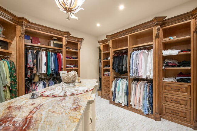 Building Photo - 4358 Cresthaven Dr