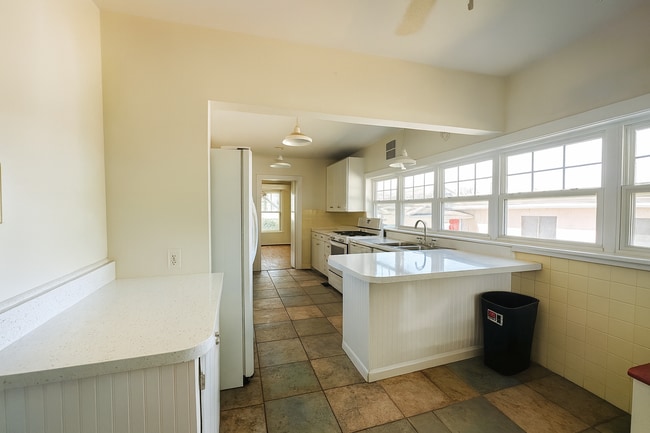 Building Photo - 126 Ribbon Pkwy