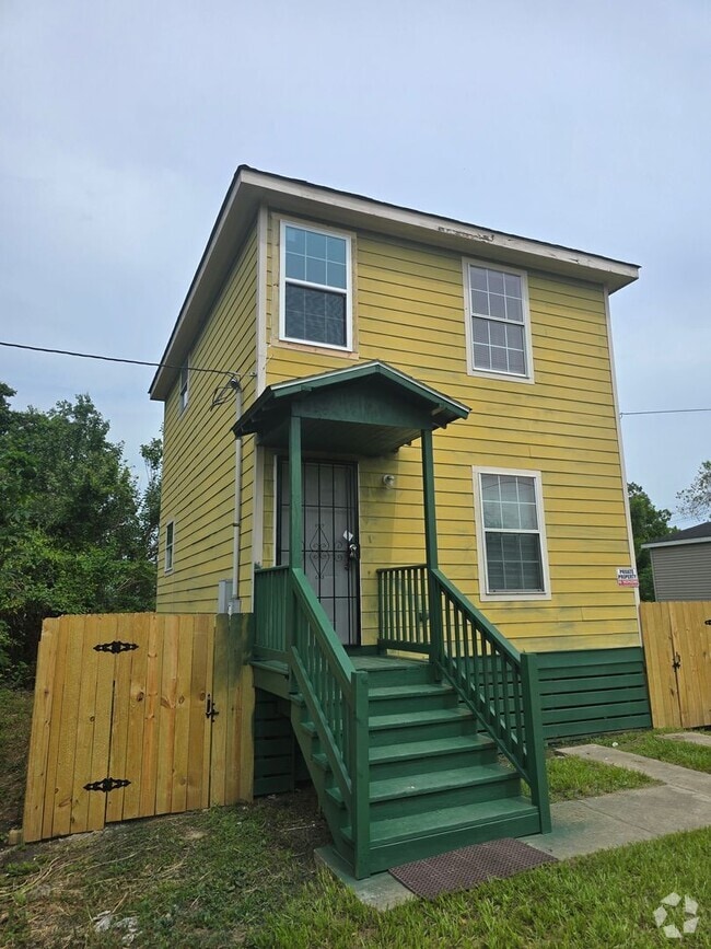 Building Photo - Charming 2 Bedroom Single Family Home
