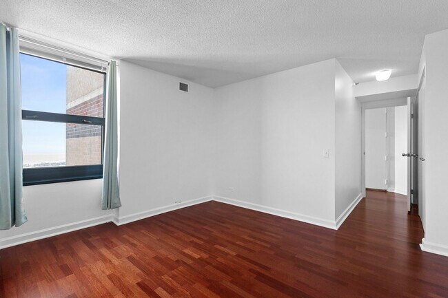 Building Photo - 3660 N Lake Shore Dr