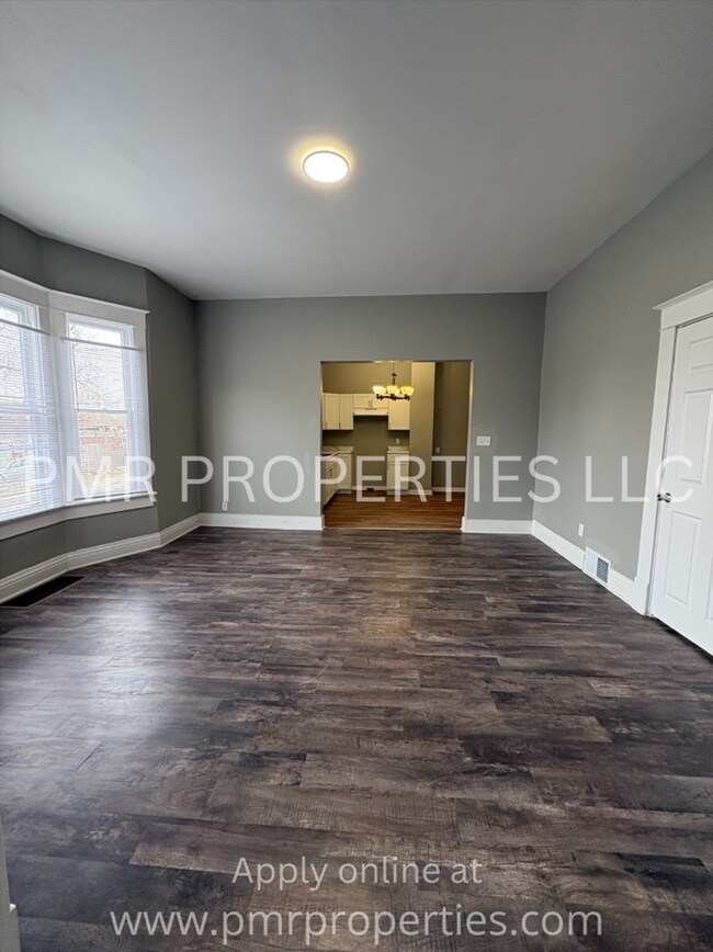 Building Photo - 3 Bedrooms / 1.5 Bathroom House