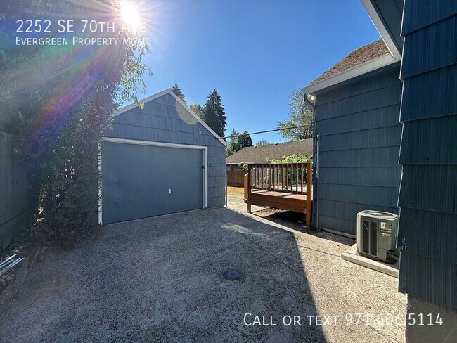 Building Photo - 2252 SE 70th Ave