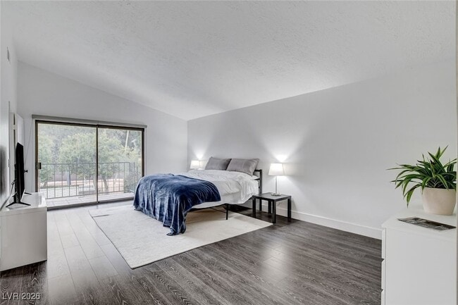 Building Photo - 945 Vegas Valley Dr