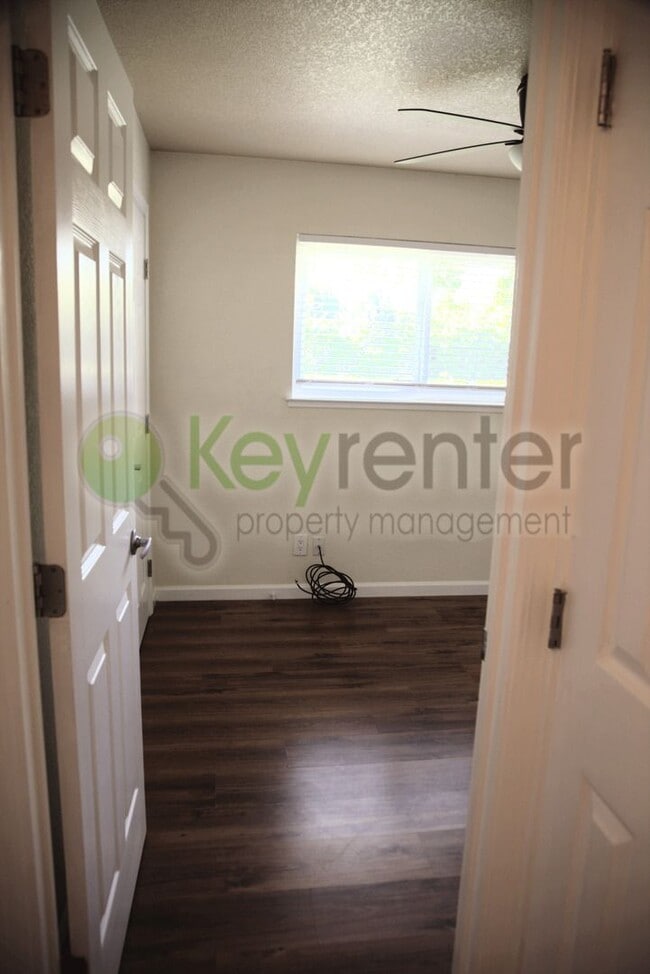 Building Photo - 9024 Alderson Ave