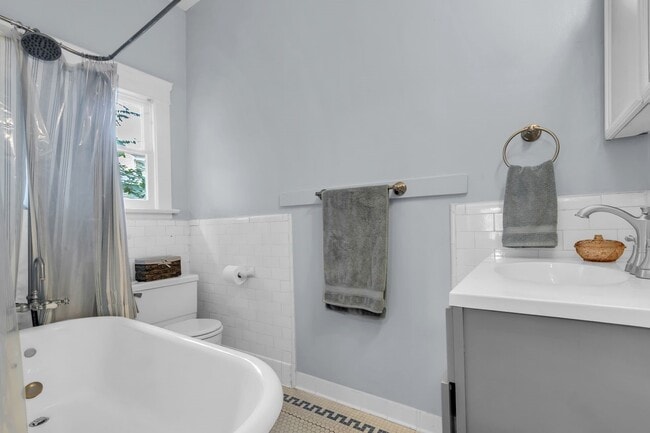 Building Photo - 2608 Hopkins St