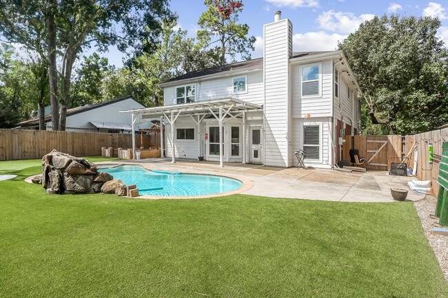Building Photo - 30 Village Knoll Pl