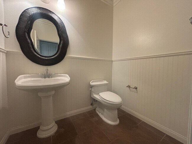 Building Photo - 3-Bedroom Single-Story Home with Smart Features & Remodeled Kitchen in Castaic!