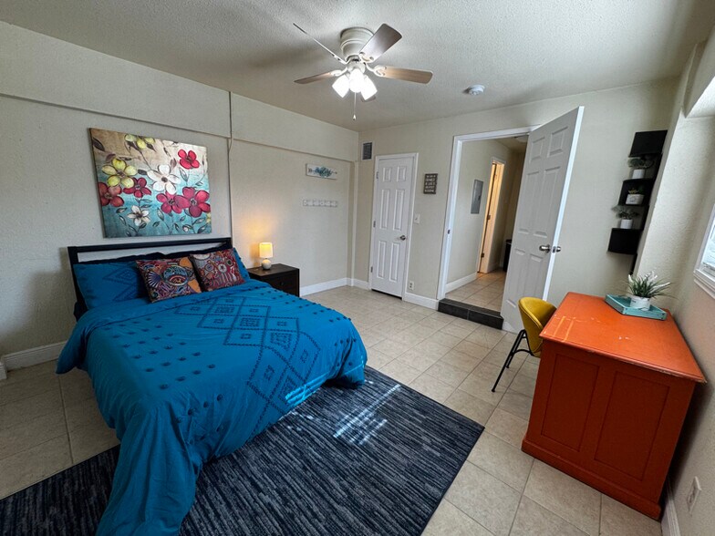 Building Photo - 319 S Olive St