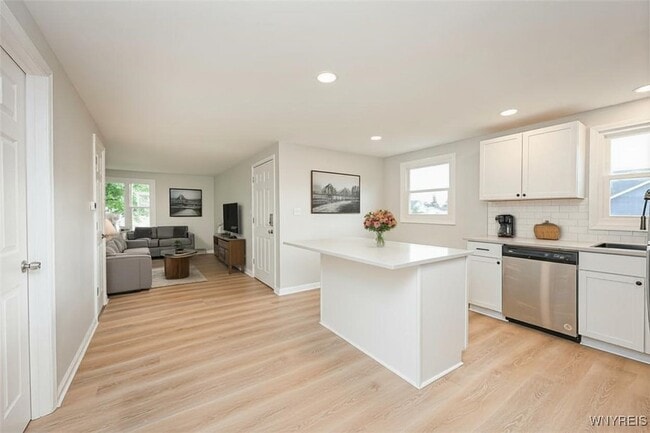 Building Photo - 862 Falcon Dr