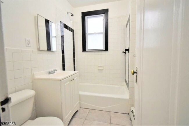 Building Photo - 352 Wainwright St