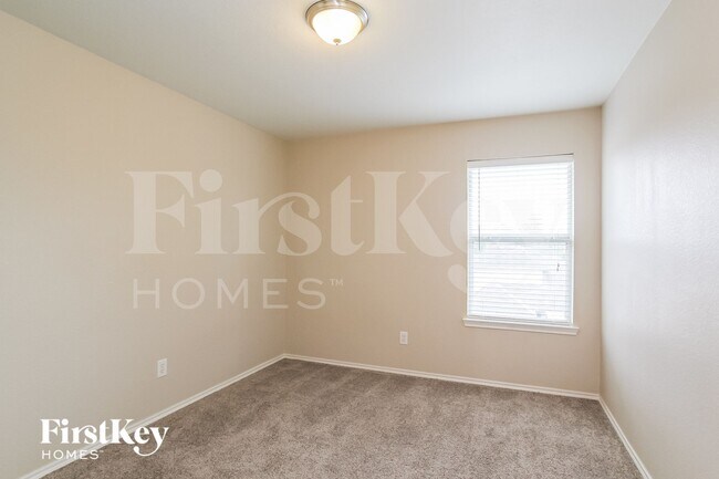 Building Photo - 18490 Sunrise Pines Dr