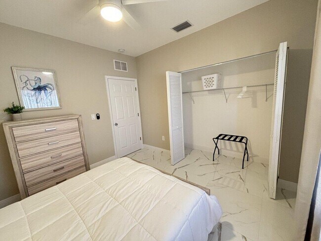 Building Photo - 1330 28th Ave