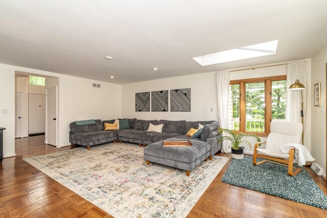 Building Photo - 1800 Lark Ln