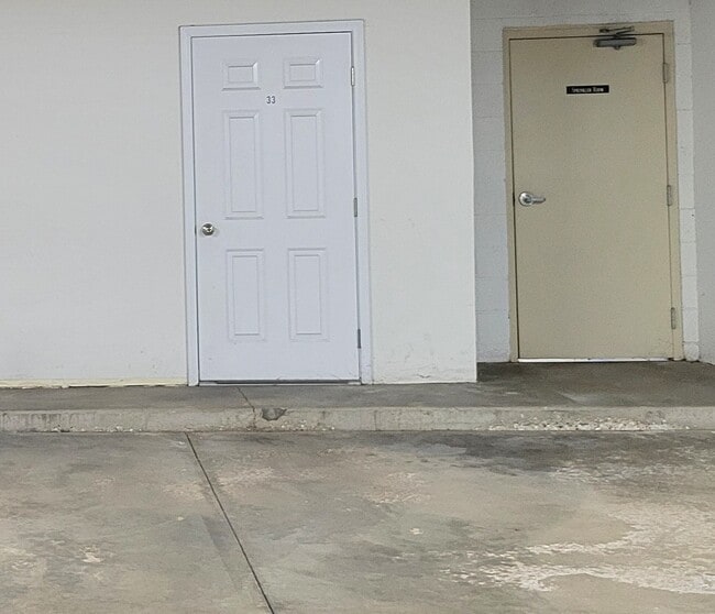 Building Photo - 3451 N Carriageway Dr