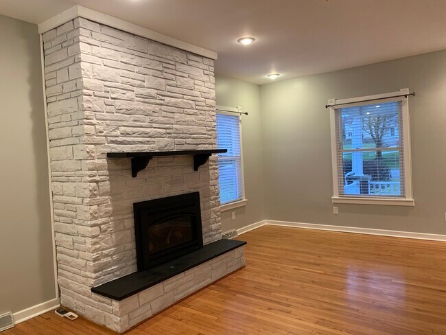 Living room - 125 Oxford Rd