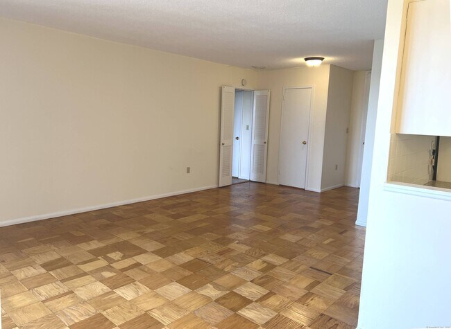 Building Photo - 44 Strawberry Hill Ave
