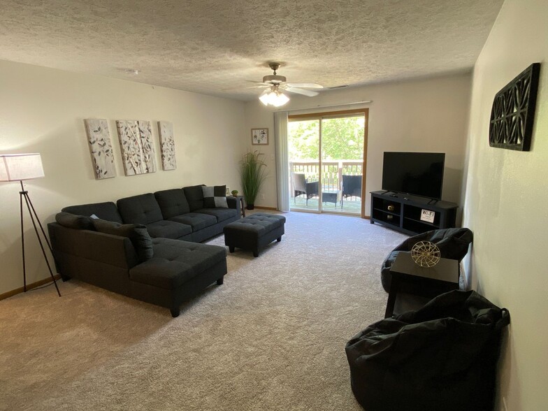 Interior Photo - Anthrop Pointe