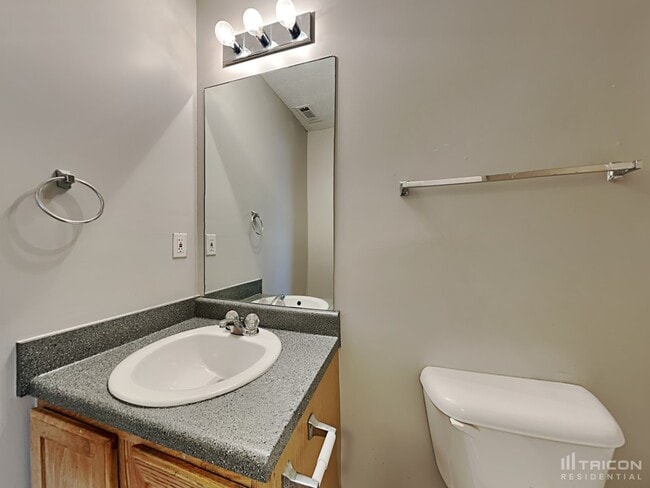 Building Photo - 210 Railside Dr