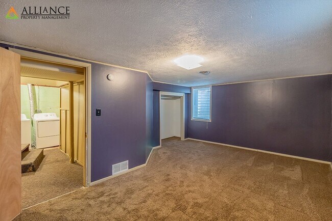 Building Photo - 1526 Jarvis Dr