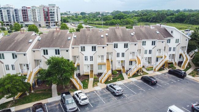 Building Photo - 100 Pinewood Rd