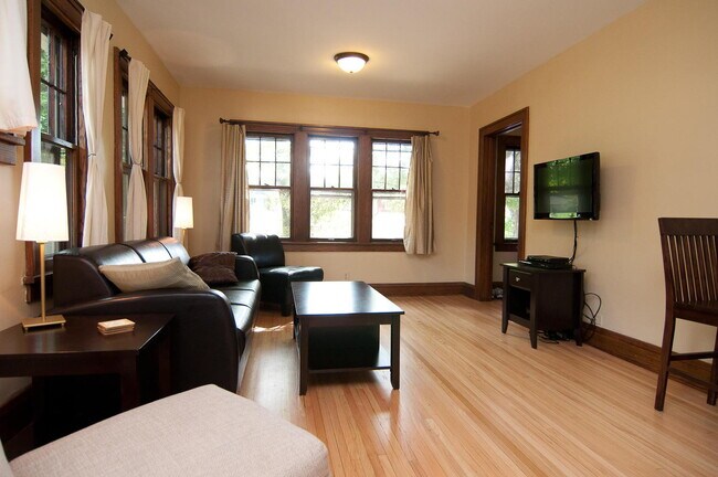Building Photo - Charming 4-Bed Minneapolis Home with Hardwood Floors & Finished Basement