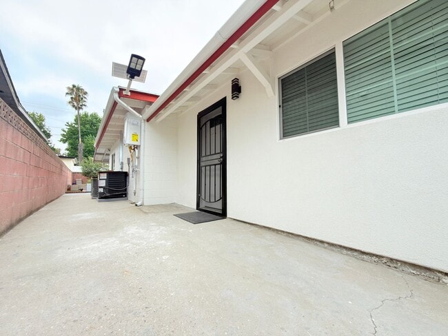 Building Photo - 6713 Goodland Ave