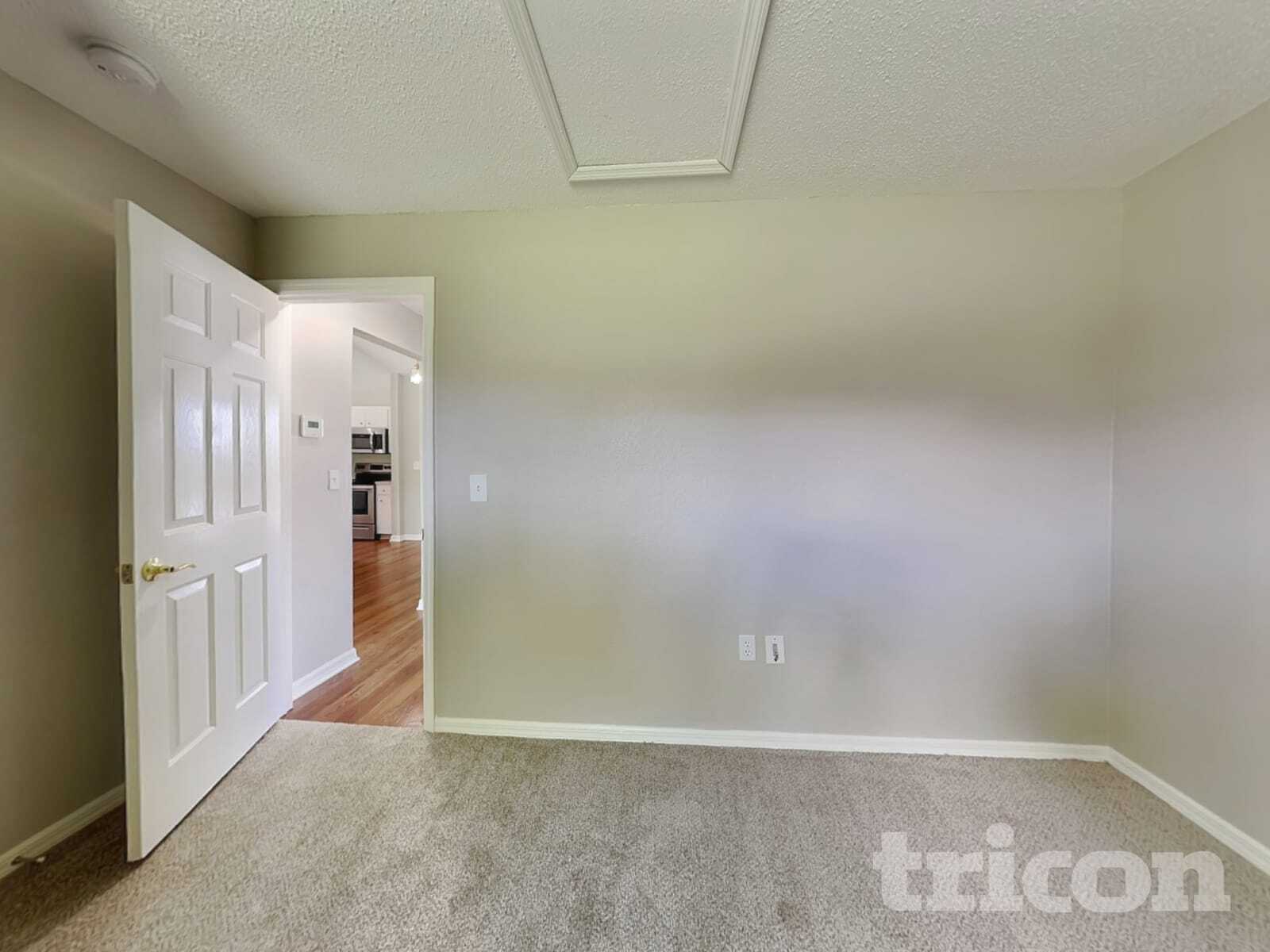 Building Photo - 7833 Manor Dr
