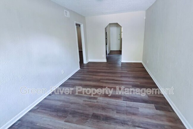 Building Photo - 2831 W 6th St