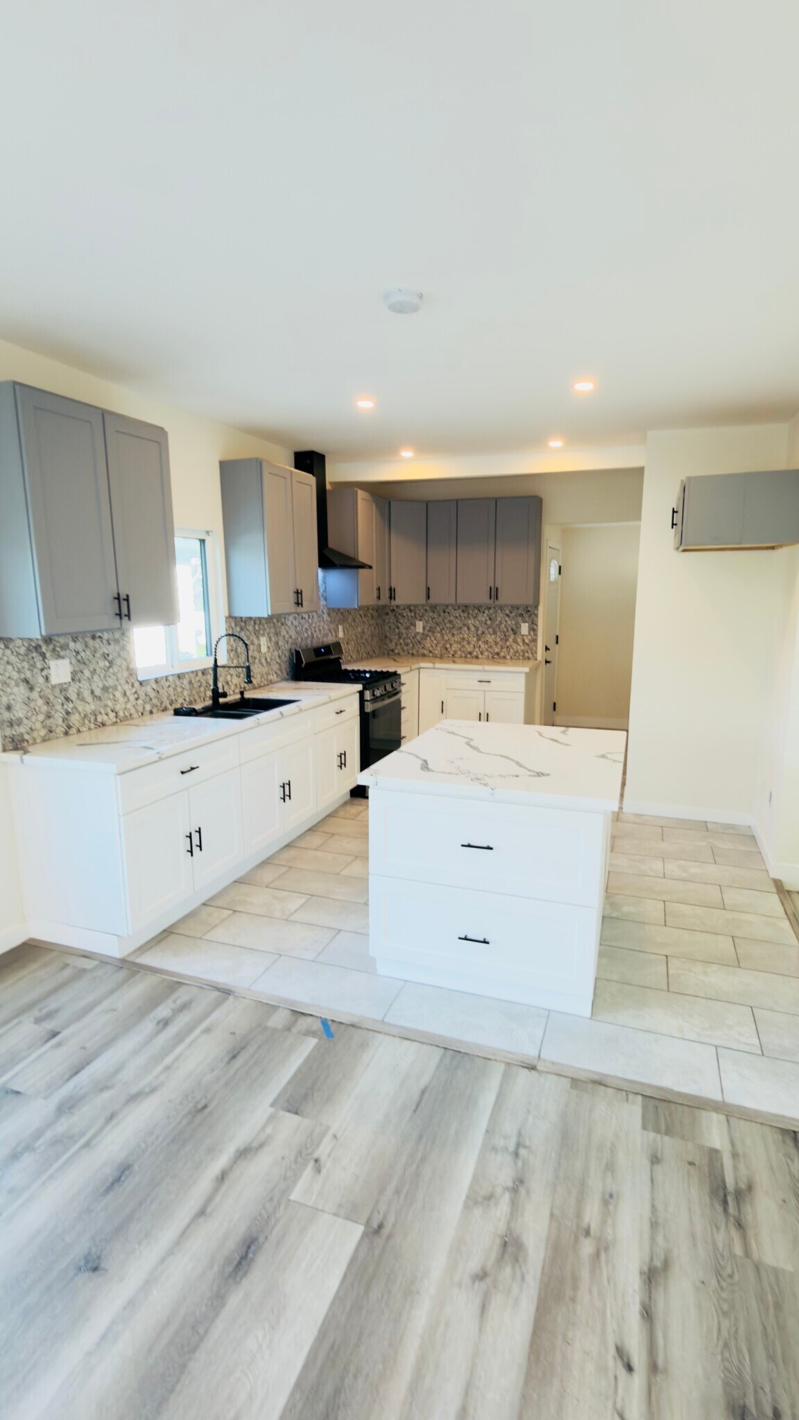 Building Photo - 1162 E 46th St