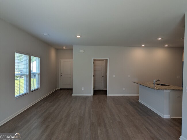 Building Photo - 269 Lillian St