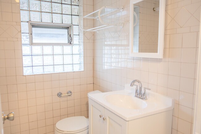 Building Photo - 5445 W 64th St