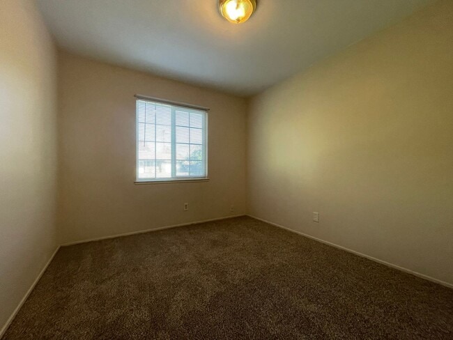 Building Photo - Charming 3-Bedroom Home with Bonus Room and Spacious Yard – Available Now!