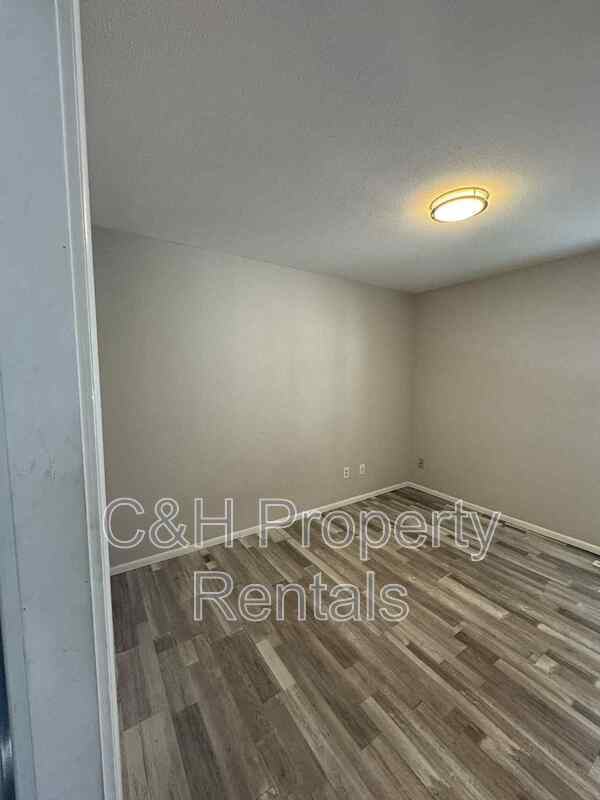 Building Photo - 517 Broadwater Ave