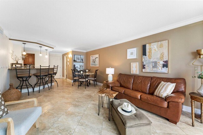 Building Photo - 6917 Collins Ave