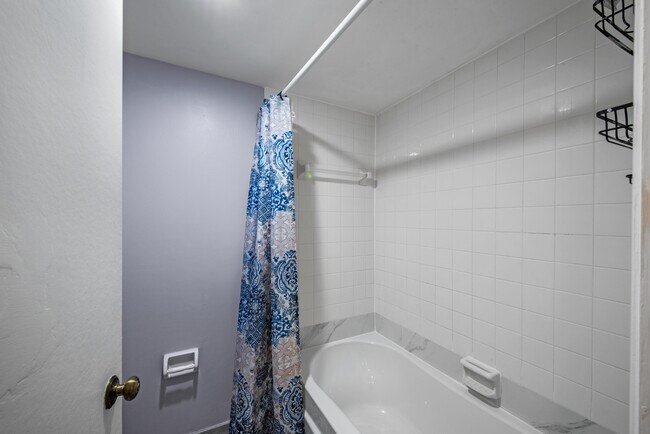 Building Photo - 388 Lake Arbor Dr