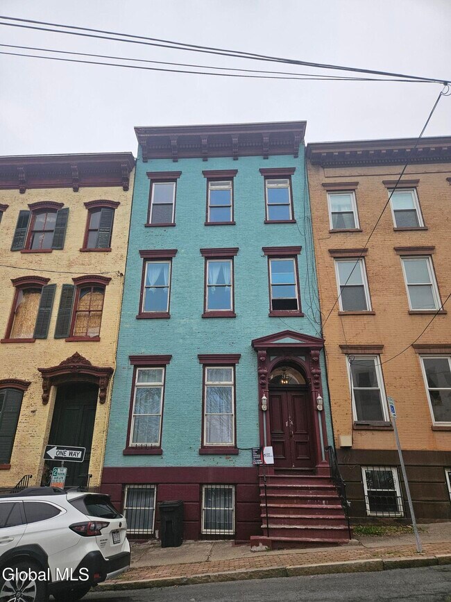 Building Photo - 32 1st St