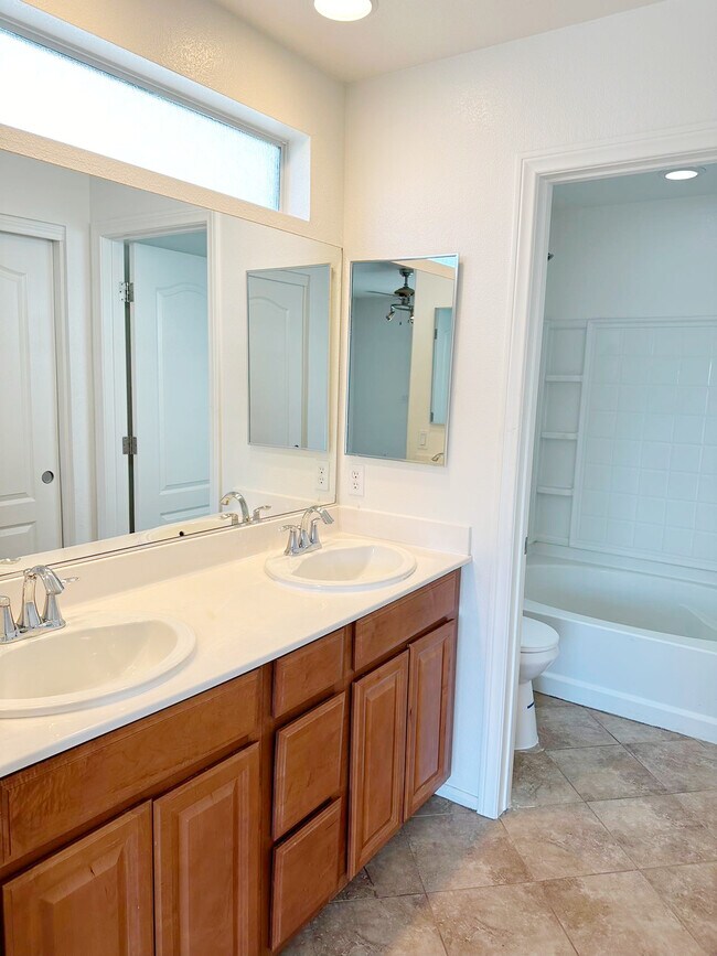 Building Photo - 1721 Spanish Sky Ave