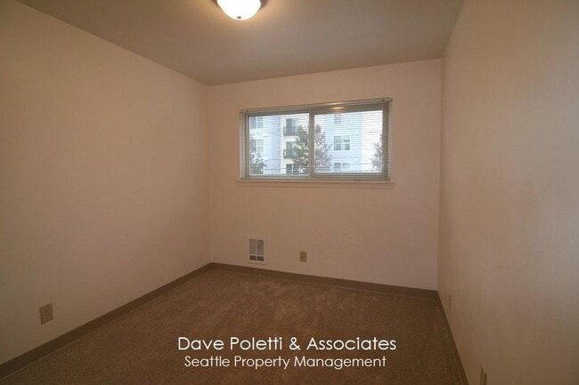 Building Photo - 14051 32nd Ave NE