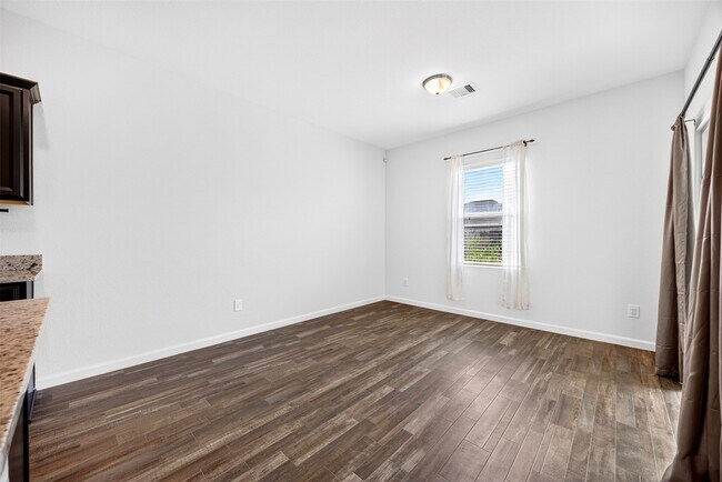Building Photo - 1024 Banyon Tree Ln