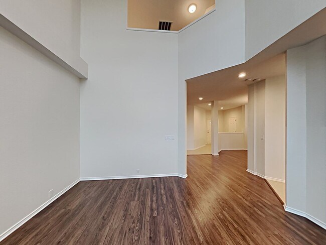 Building Photo - 26139 Flinton Dr