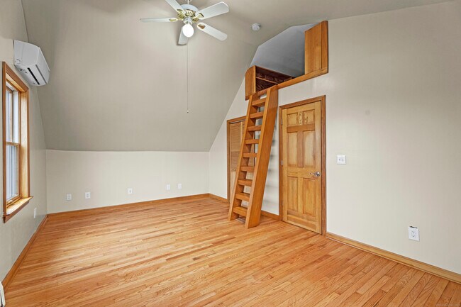 Building Photo - 62 Brookside Ave E