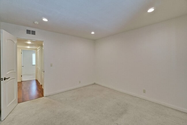 Building Photo - 2201 Monroe #505
