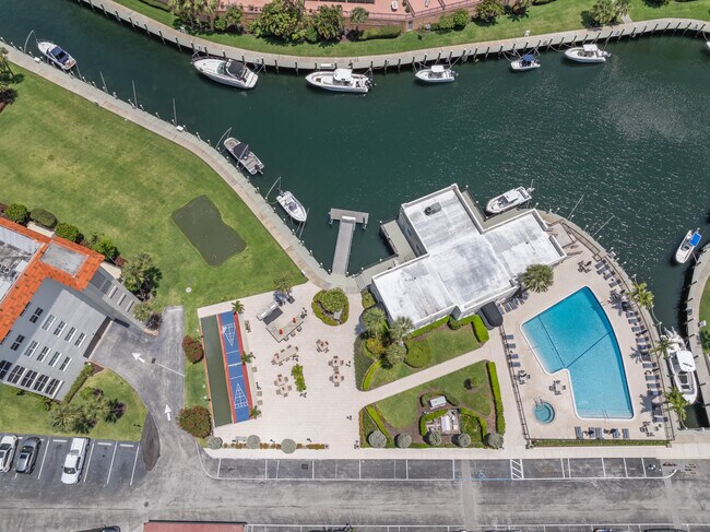 Building Photo - 2871 N Ocean Blvd