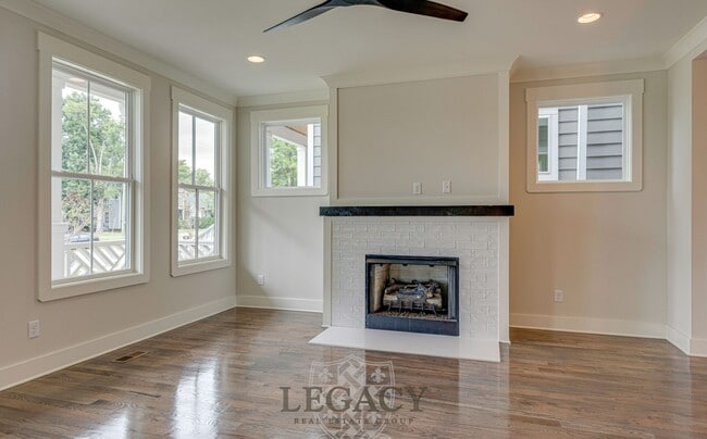 Building Photo - 600 45th Ave N