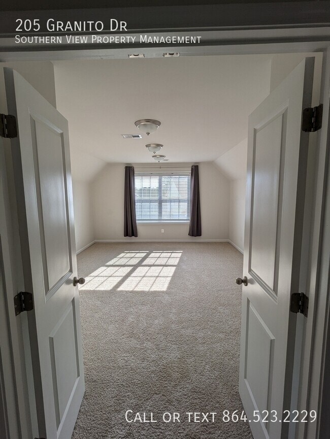 Building Photo - 205 Granito Dr