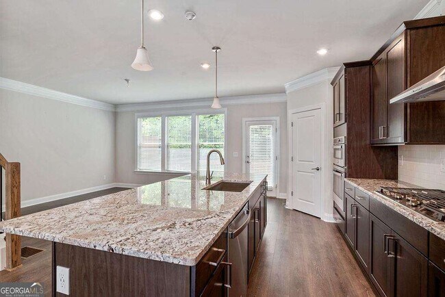 Building Photo - 1395 Harris Way S