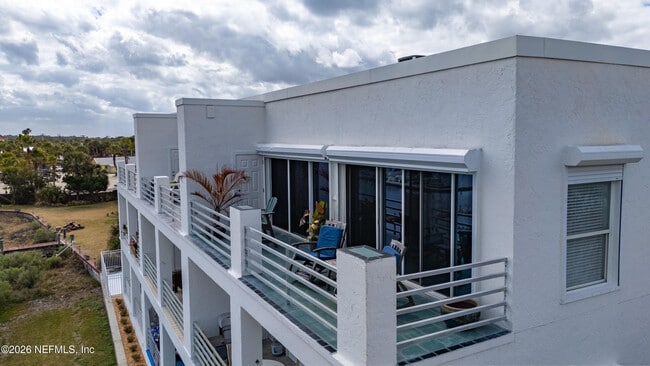 Building Photo - 75 Comares Ave