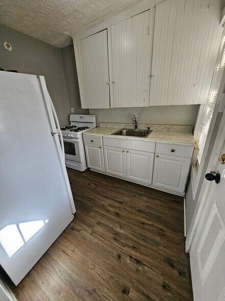 Building Photo - 287 Lake Ave