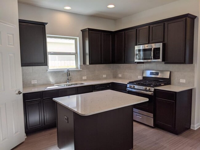 Building Photo - 905 Durness Dr